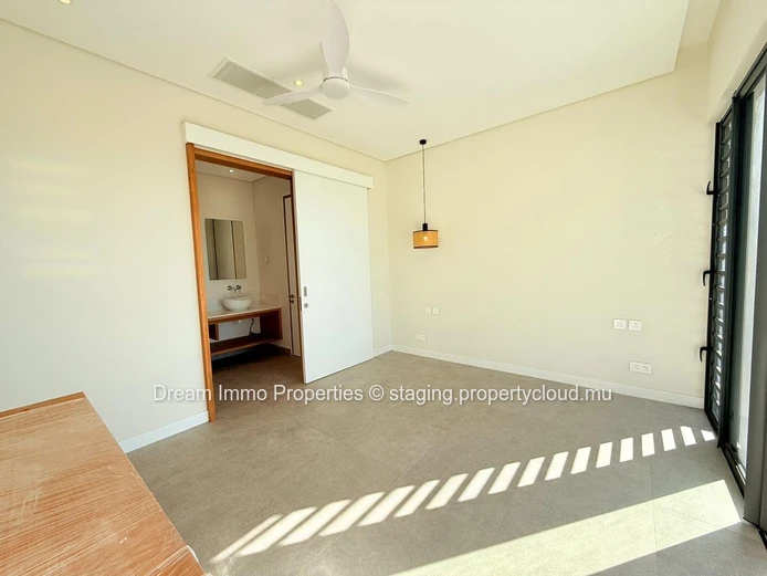 Amazing Beachfront Penthouse With Sea & Mountain View At Black River - Mauritius