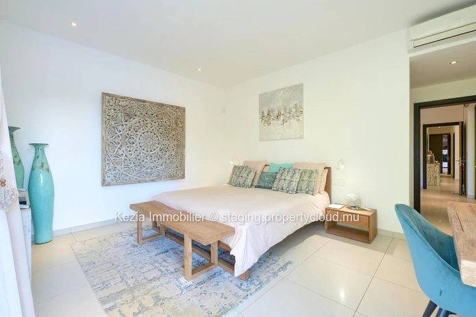 Intimate Contemporary Villa