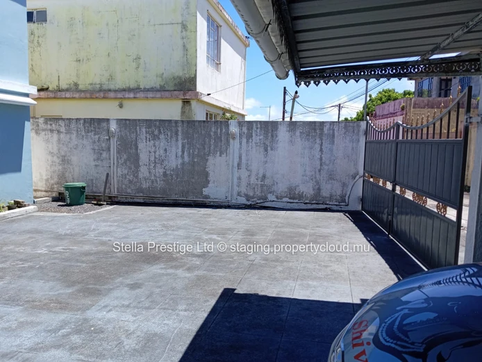 Renovated 4-Bedroom House in Vacoas-Phoenix Area with Modern Features - Close to Schools, Shops, and More! Only Rs!