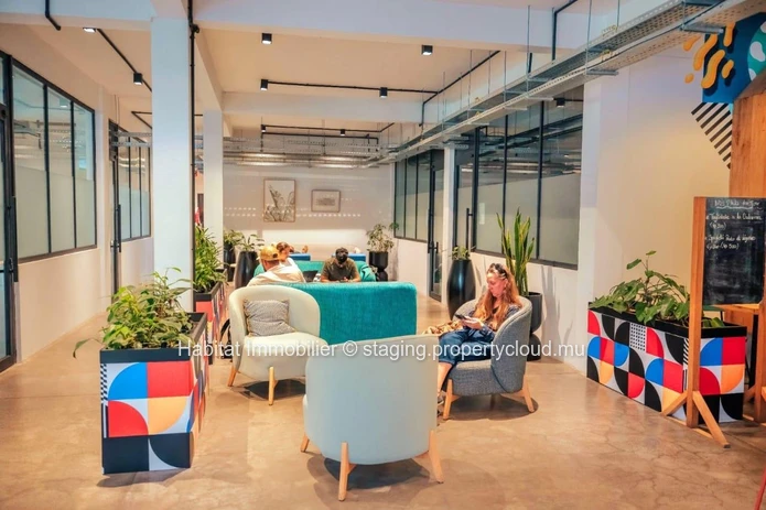 Unfurnished, air-conditioned office of 112.2 m2 situated in Floréal  