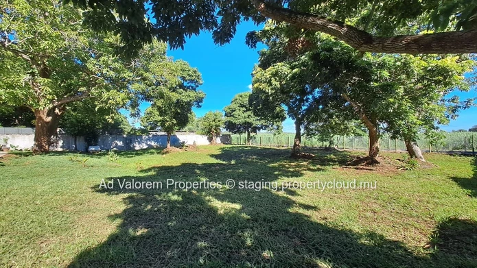 Spacious House for Rent in Constance – Large Plot, Pool & Lush Green Surroundings