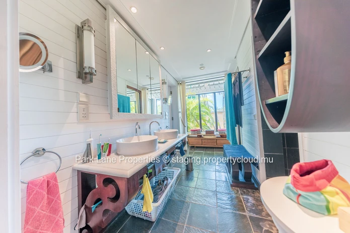 Sun-Kissed Charm: Luxurious Plantation Style Home with Resort Amenities in Albion, Mauritius