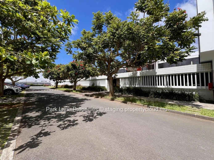 Your perfect 17 m² office: Nature, comfort & convenience in Phoenix