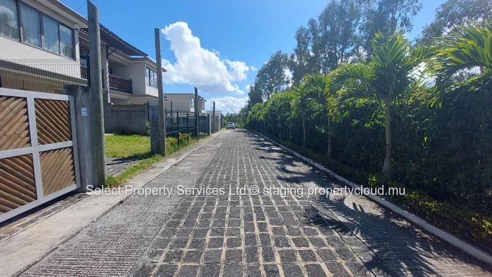 Apartment with private garden for sale, Quatre Bornes