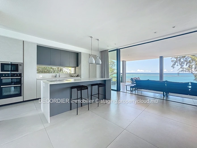 Beachfront – Luxury by the Ocean