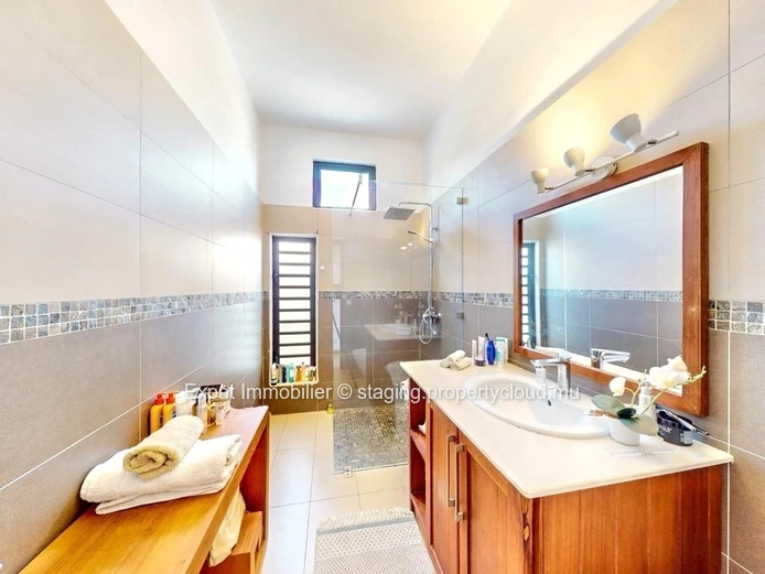 Exceptional Villa Accessible to Foreigners with Residence Permits in Grand Baie