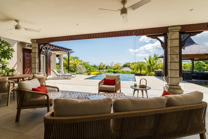 Contemporary Single Storey Villa with Sunset Views