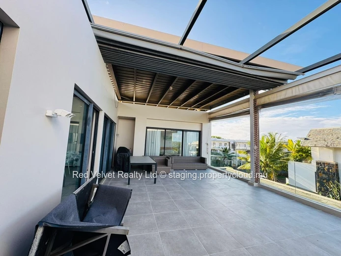 Penthouse meublé à louer à Rivière Noire - Black River, 230m², 3 chambres, services et aménités inclus, vue sur mer. ...