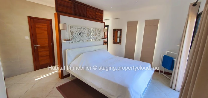 FOR SALE - sumptuous furnished and equipped single storey contemporary villa of 267 m2