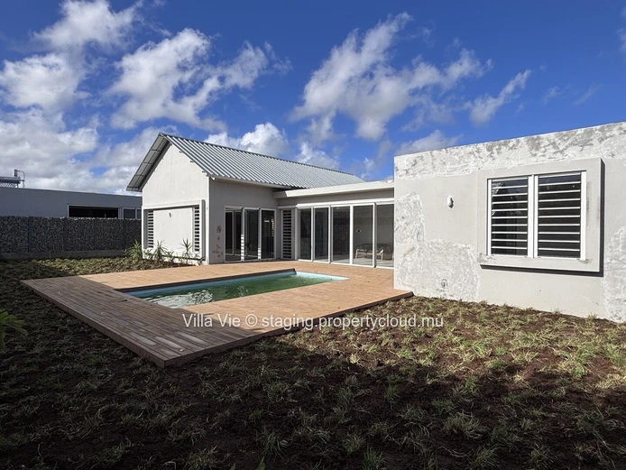 Charmoses – New family home with 4 en-suite bedrooms, a swimming pool and a garden