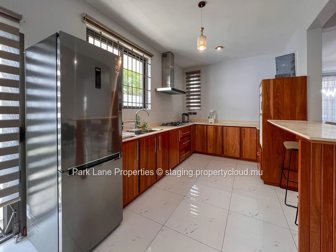 Duplex contemporain à Quatre Bornes – Calme, confort et luminosité