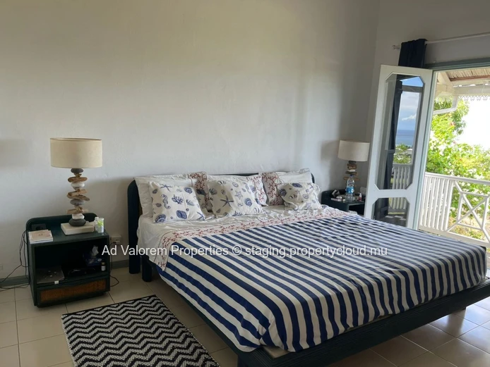 Propriété d’Exception à Tamarin – Deux Maisons sur 3 165 m² avec Piscine et Superbe Vue