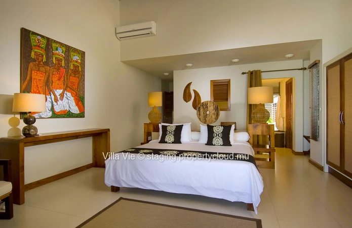  Pointe aux Canonniers : Luxury 4-Bedroom Villa with Sea View and Access