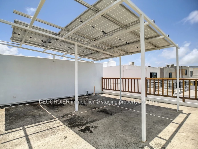 Modern duplex with private swimming pool (Sole Mandate)