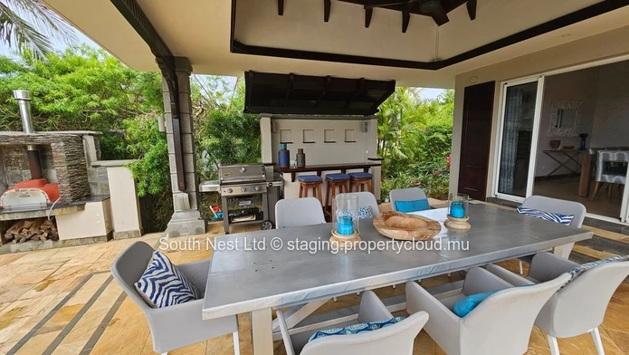 Luxury 5-bed sea view villa 