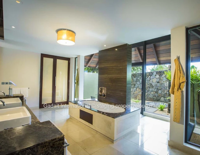 Investissez dans le luxe sur la côte Est de l'île Maurice avec cette villa de 3 chambres, vue Golf