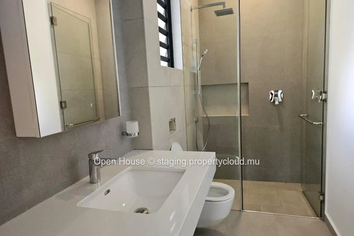 Luxurious Penthouse with Stunning Views in Belle Vue Harel - 508m² Living Space, Communal Pool, and More! Rs 75M