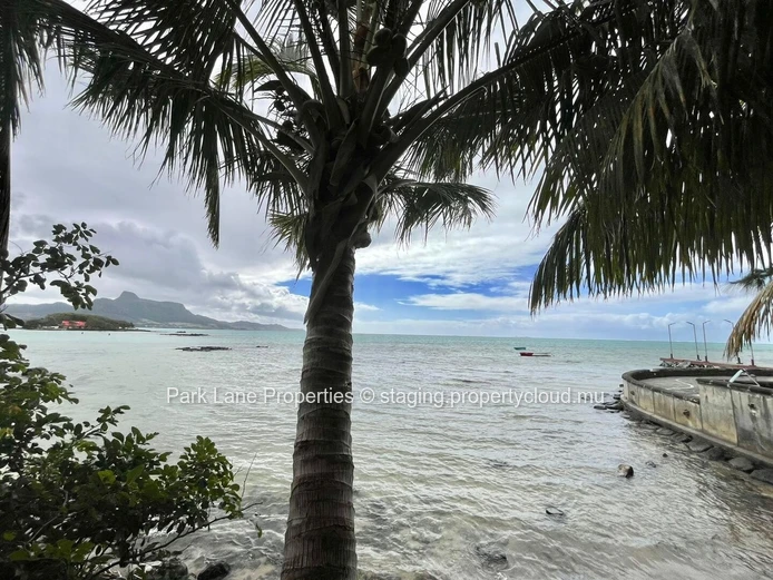 Terrain en bord de mer à vendre – 737 m² à Mahébourg