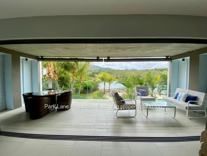 Bel appartement moderne pieds dans l'eau