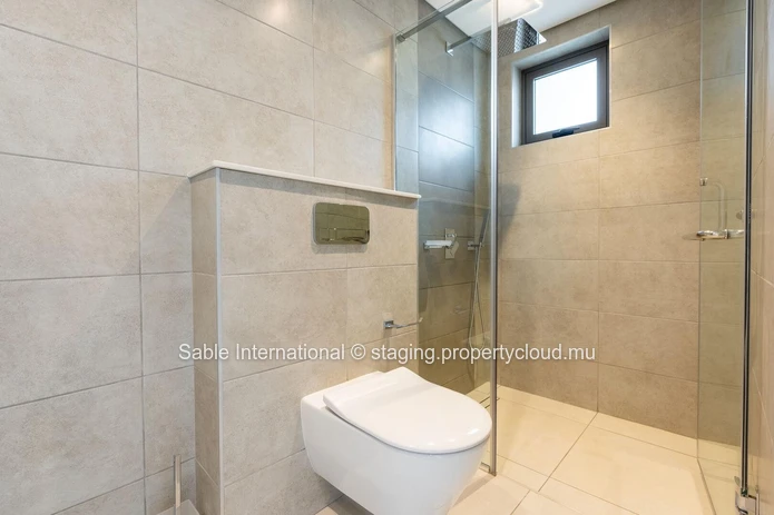 Luxurious G+2 Apartment with Communal Pool in Pointe aux Canonniers - 149m² Living Area - Sea Access - Padde  Court 