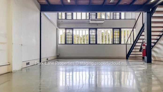 Modern office space in Phoenix – ground floor + mezzanine – strategic location & green surroundings
