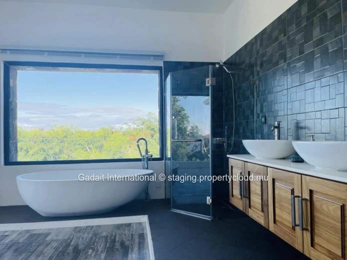 Villa d'Exception à Louer à Calodyne – L'Élégance Moderne au Cœur de la Sérénité Mauricienne