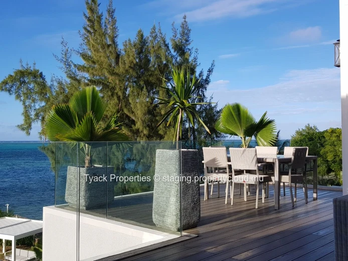 Penthouse avec Vue Mer à Vendre à Roches Noires – Accès Ascenseur Privé