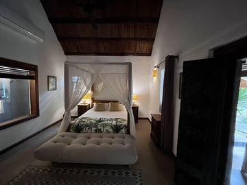 6 Bedroom House