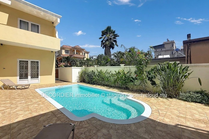 Maison en duplex à louer – Trou aux Biches