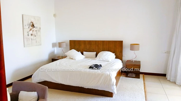 For Sale: Luxurious 4-Bedroom Villa in Tamarin