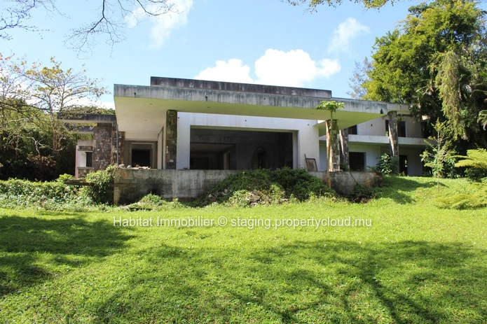 FOR SALE - House to be completed from 836 m2 in Floréal. 