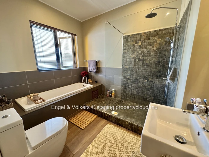 Magnificent 4-bedroom Penthouse, tastefully decorated and furnished with care.