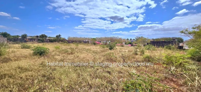 Exceptional plot of 288 toises (1,095?m² / 25 perches) located in the heart of the prestigious gated community of Roy...