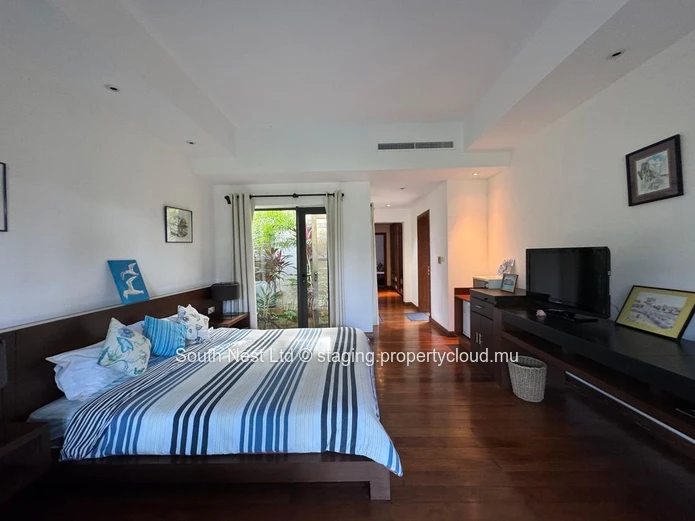 Exceptional villa in the heart of a private estate