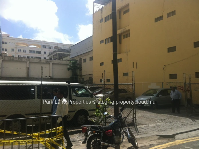 Terrain residentiel pour usage commercial en centre ville!