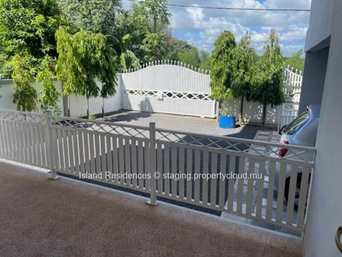 Stunning 300m² Calodyne Home with Office Space, Parking, and Rooftop Access