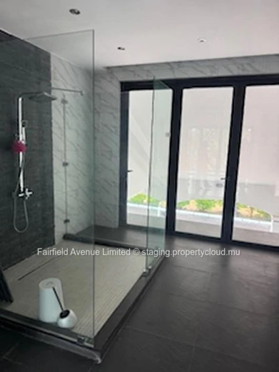 : Maison à vendre à Roches Noires, Rivière du Rempart, grande maison, 4 chambre a coucher avec ensuite. Proche commer...