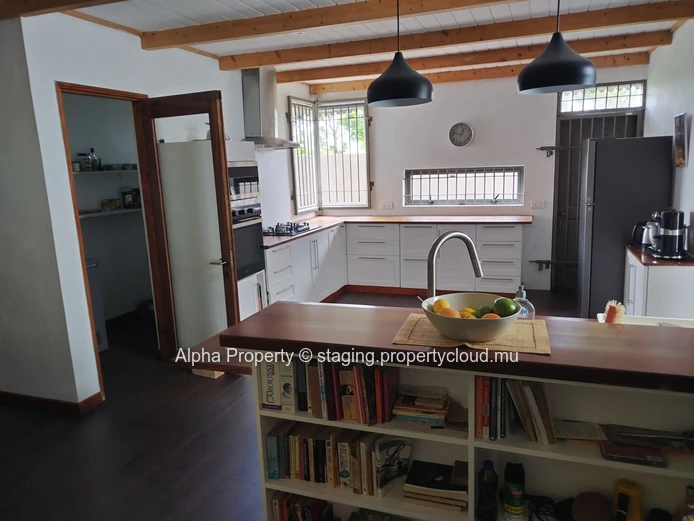 For sale stunning Rustic Home in Verdun, Moka district – 254 m² on a plot of 888 m² 