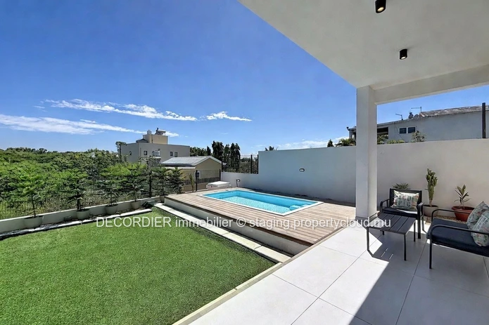 Modern house close to the beach