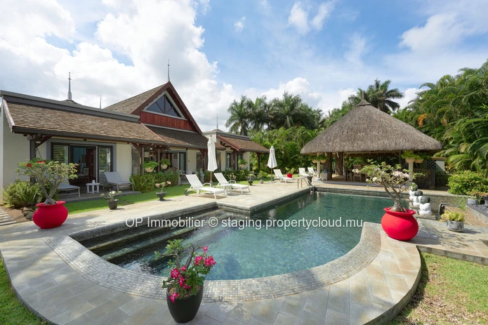 Luxury Villas with Private Pool and Sea Access in Albion - 270m² Living Area - 1.719m² Land - Fully Furnished - €1.6M