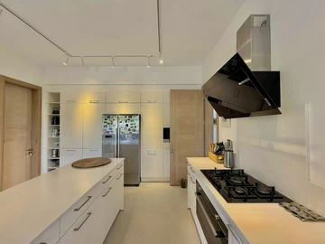 4 Bedroom Villa