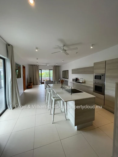 Stunning 2-Bedroom Apartment with views of the marina and mountains - Excellent Rental Investment