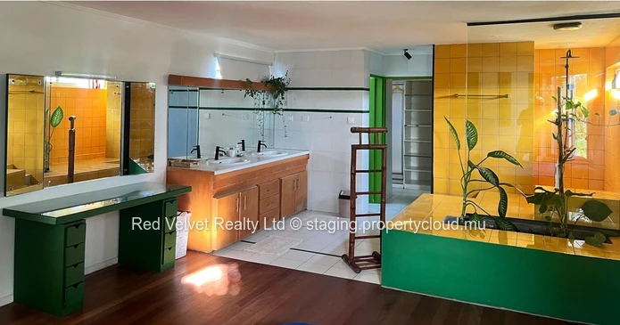 4-Bedroom Villa for Sale – 886m² Land | 350m² Build – Prime Location, Pereybere  | Rs (Negotiable)