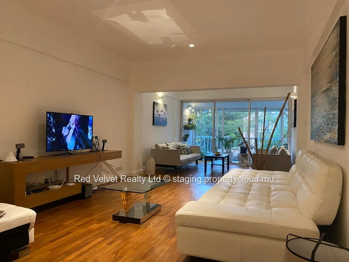 Elegant, Classy, and Freshly Renovated Apartment in Floreal for sale 