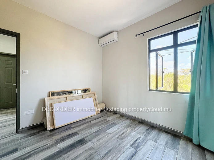 140 m² house with swimming pool