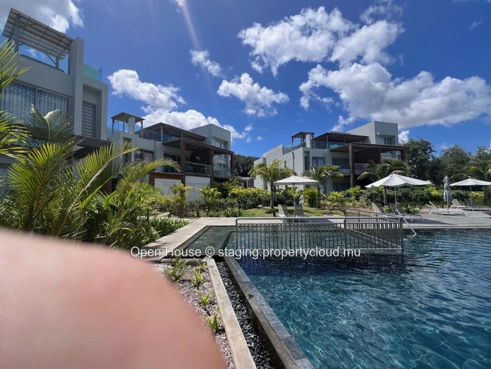 Oceanfront penthouse, 2 bedrooms with en suite bathrooms, direct access to the sea, jacuzzi, terrace, panoramic sea v...
