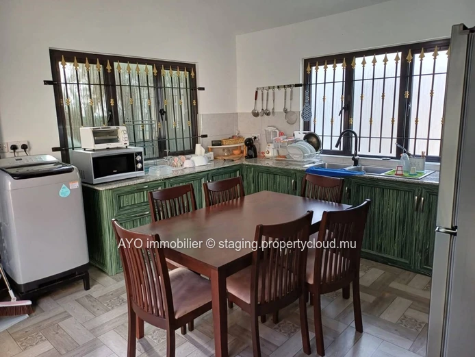 Cosy 3 bedroom home in a small residential complex near Grand Bay centre