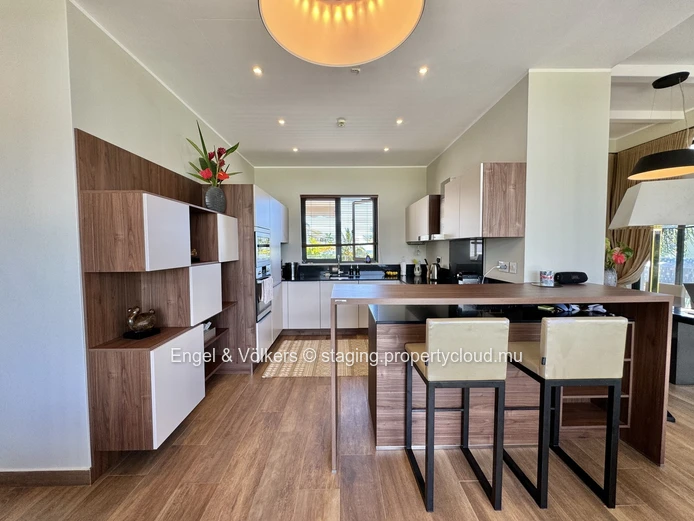 Magnificent 4-bedroom Penthouse, tastefully decorated and furnished with care.