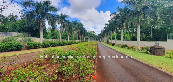 Exceptional plot of 288 toises (1,095?m² / 25 perches) located in the heart of the prestigious gated community of Roy...
