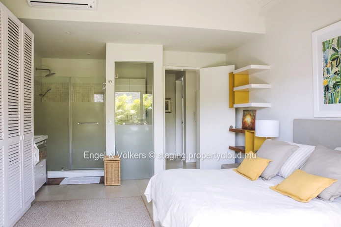 3-Bedroom Marina-Front Duplex with Splash Pool & Mountain views